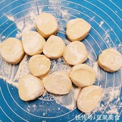 口感轻盈最适合神仙小姐姐的鲜虾生煎包子