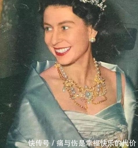 英女王的珠宝有些不吉利?原材料取自坟墓,由2000颗钻石珍珠组成