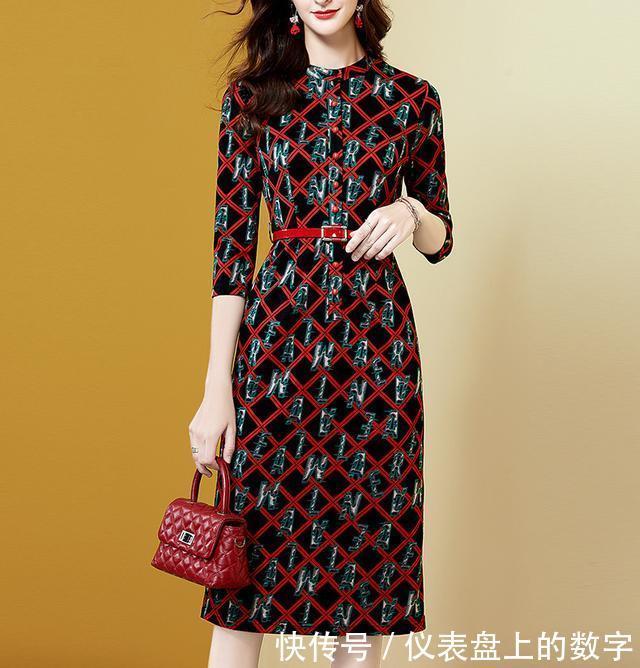 四十岁女人可以不漂亮,但一定要打扮的有气质,多穿这样的连衣裙