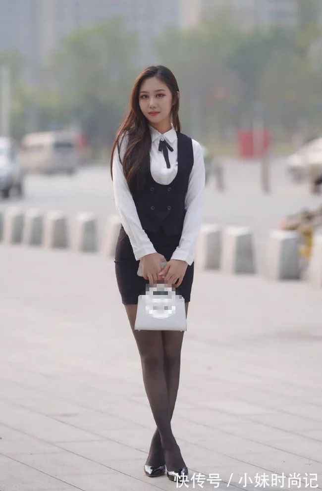 身材|街拍:包臀裙搭配高跟鞋,尽显优美曲线身材