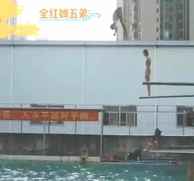 中国跳水队|全红婵10岁弟弟刻苦训练!腾空高度异于常人,跳水新王一统江湖?