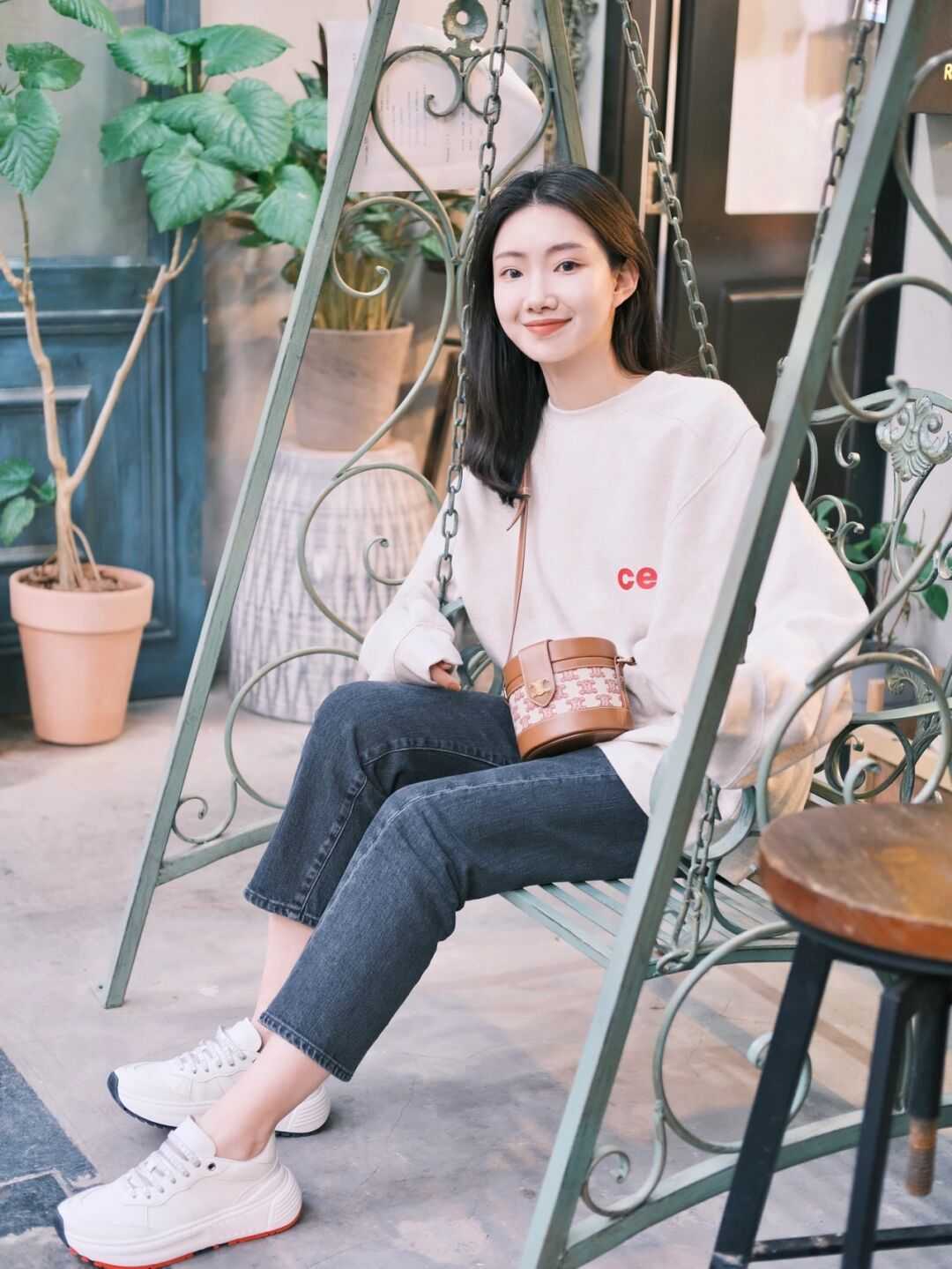 针织开衫 新年怎么穿才能个性又时髦?看看这几套穿搭,精致洋气还讨喜