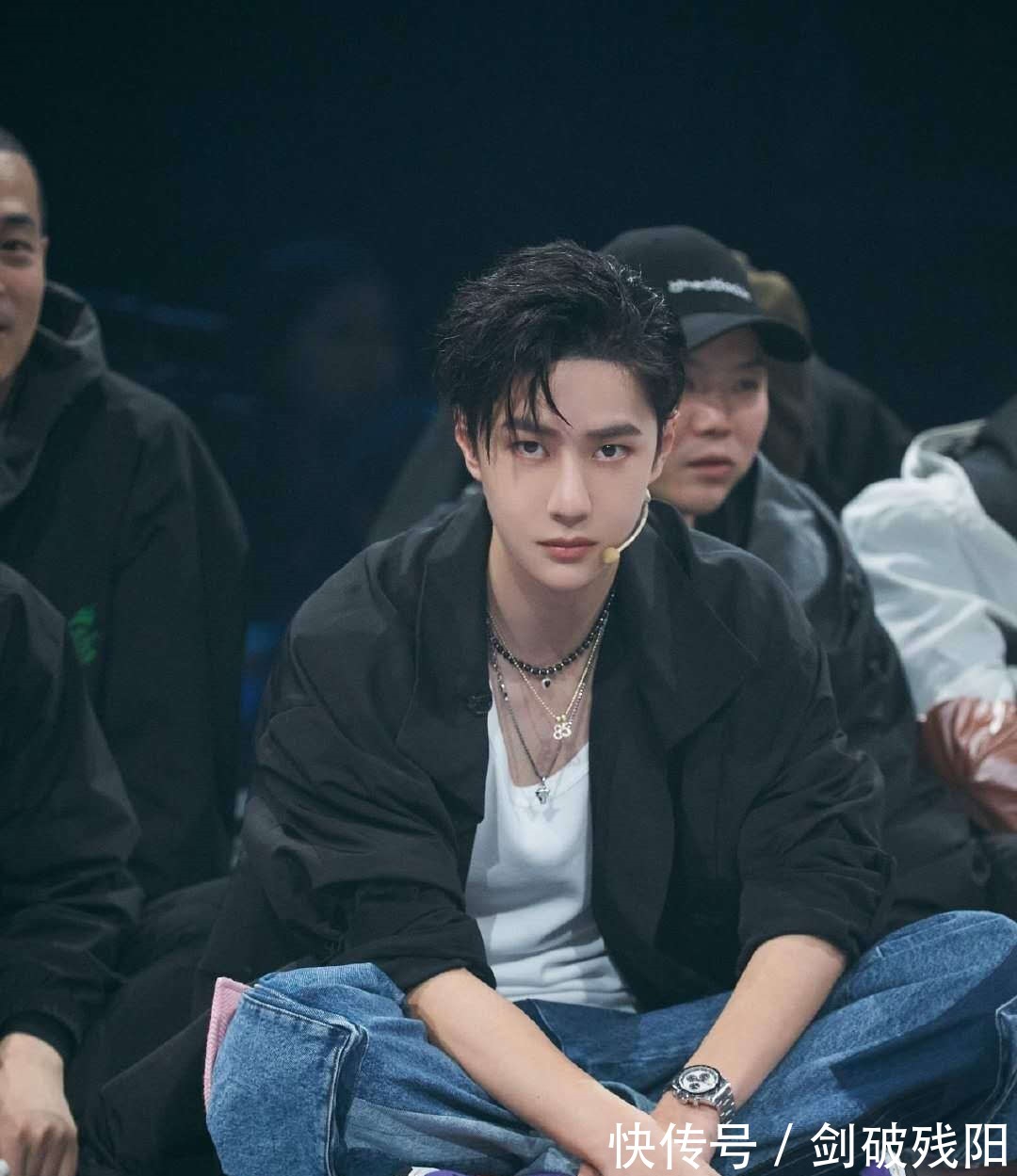 王一博|模糊觀眾曝王一博為得金鷹獎(jiǎng)造勢,拉《陳情令》上熱搜