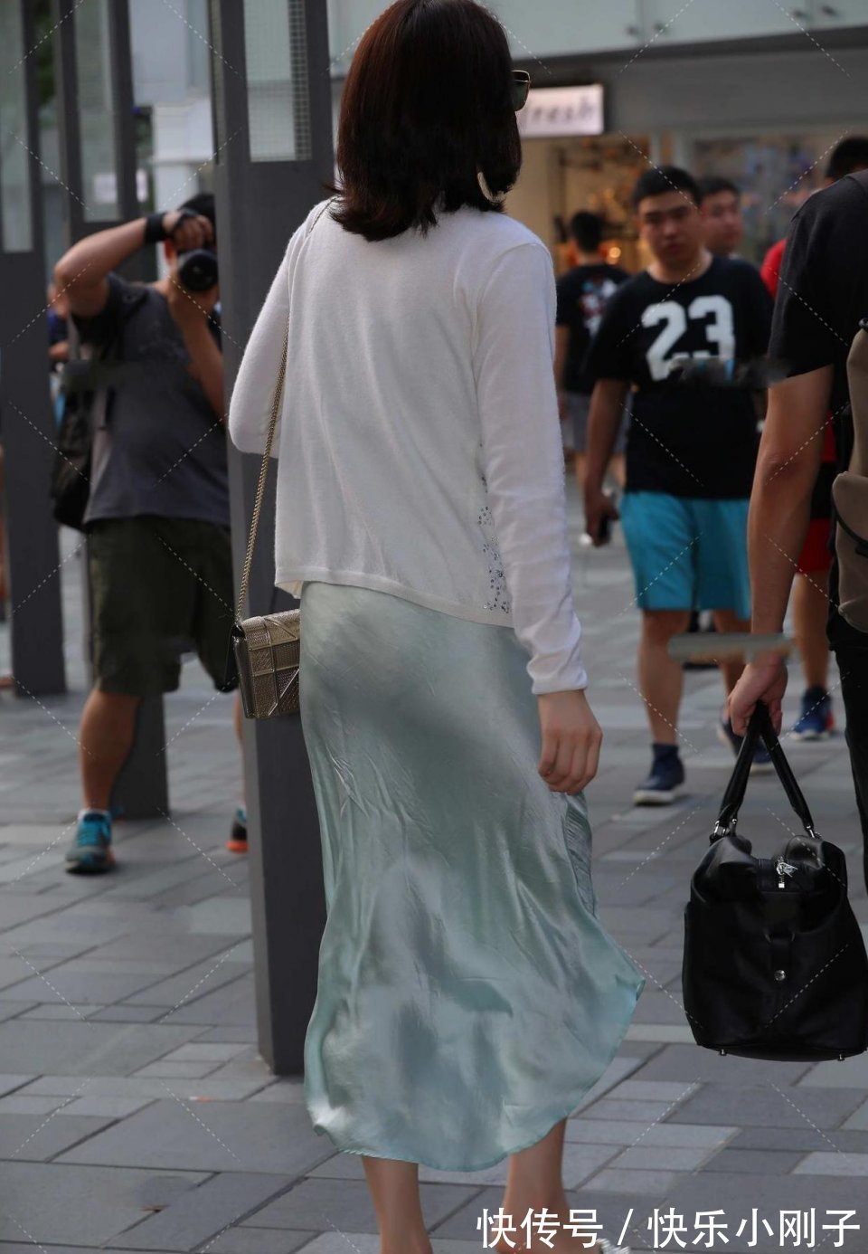 连衣裙|温柔的小姐姐,我一看到她就脸红了,真是完美展现了她性感的一面