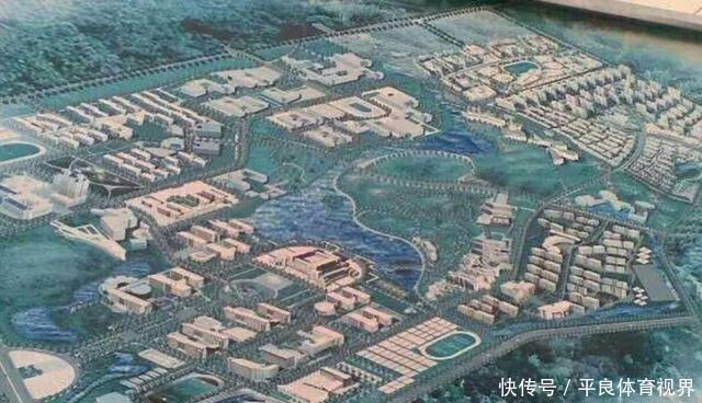 中国“最大”的大学，去食堂都要半小时，同校仿佛是异地恋