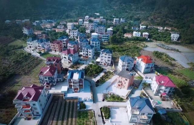 不动产|城镇户籍子女能继承父母的农村宅基地和自建房吗？