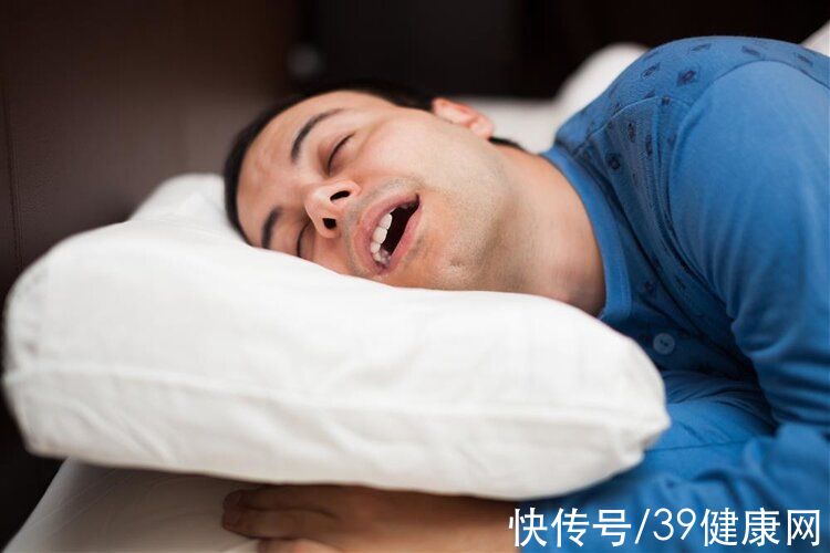 瘫痪|55岁男子，深夜脑梗瘫痪！提醒：中老年人晚饭后，要少做3件事