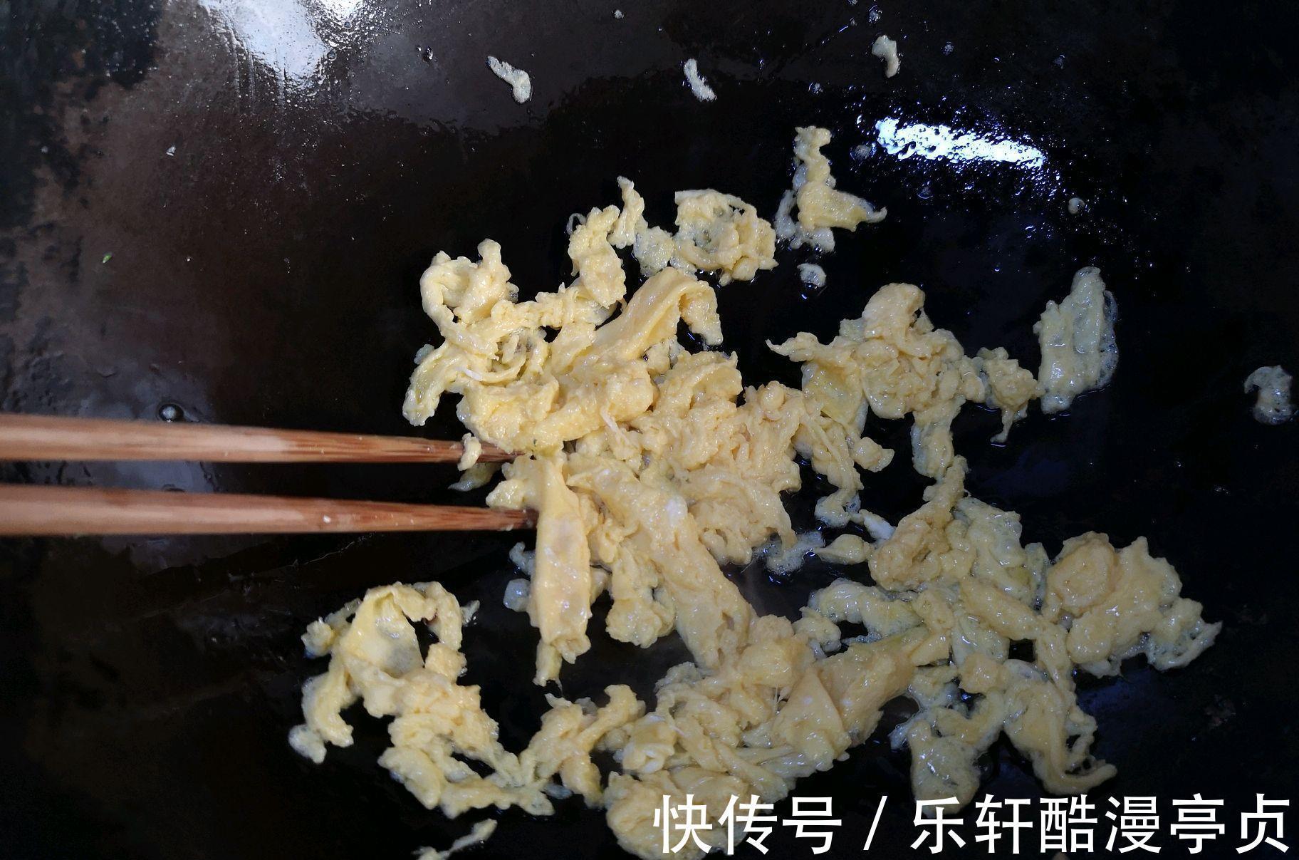 焯水|秋葵的正确吃法，除了凉拌也能炒着吃，鲜嫩有营养