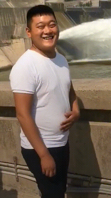 |搞笑GIF:如果你想用这个方式吃霸王餐,那么你就错了!