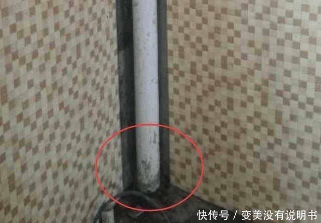 隔音|卫生间包水管,师傅说几块瓷砖一根卡条就能解决,简单好看又隔音!