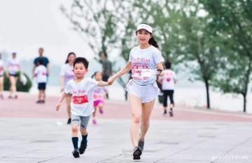 时分|儿子夸幼儿园饭菜香，每次吃两碗，妈妈看完老师，决定转学