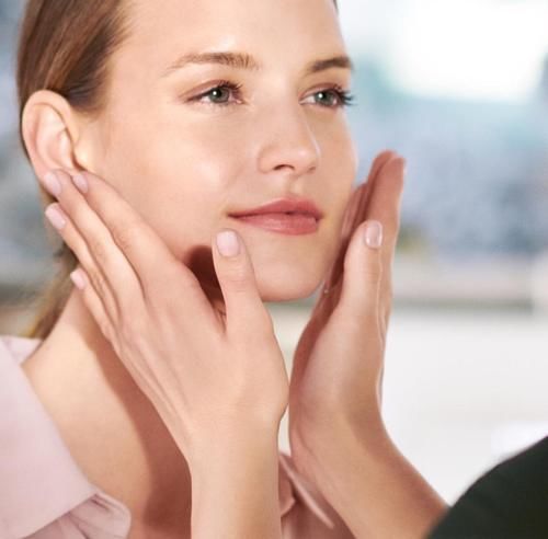 大多数人洗脸都存在这3个误区，浪费钱不说还伤害皮肤，请收藏！