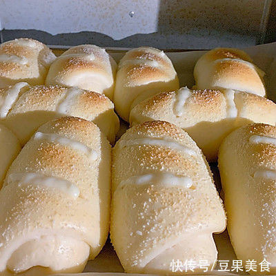 色拉酱|芝士火腿面包一出锅，方圆十里都飘香