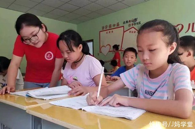 观念|开学孩子坐哪里最好？资深老师告诉大家：“学霸区”是这样的