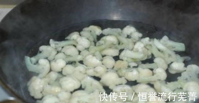老少皆宜|教你一个花菜新吃法,和这道菜搭配,美味又开胃,老少皆宜!