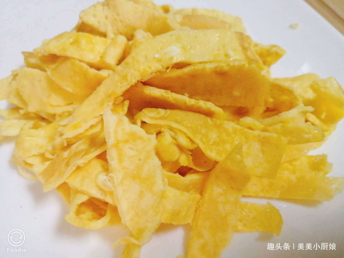 芹菜|这菜一炒就一大盘,鲜嫩可口,保护视力,关键很好吃