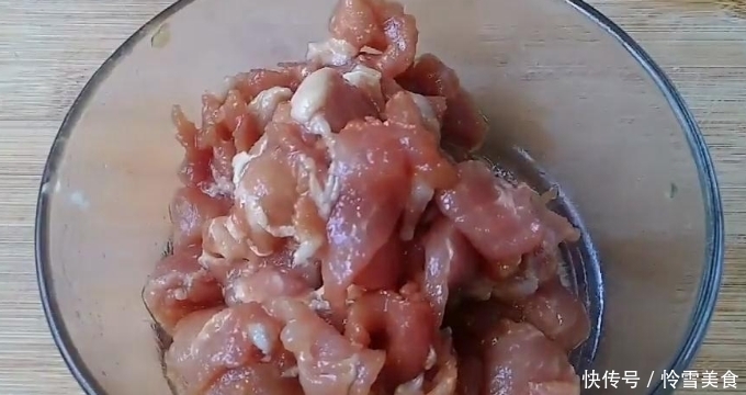 肉片用淀粉腌制是不对的!酒店大厨教你2个诀窍,肉片香嫩更入味