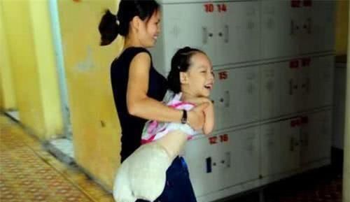 医生|孕检发现孩子没有手脚,妈妈却坚持和医生说“生”,如今活成公主