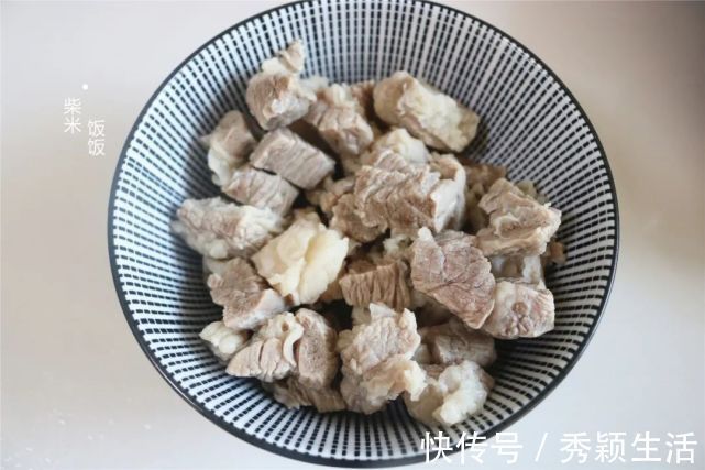 西红柿|牛肉怎么做好吃？加这两种食材一起炖，做法没难度，一准好吃