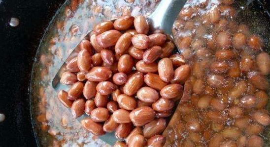 中国居民膳食指南|人长期吃花生,对身体会有哪些影响营养师提醒2种花生别碰