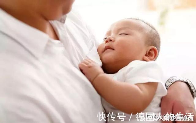 妈妈|经常抱的娃健康,还是“经常躺”更健康?专家:长大后差别很明显