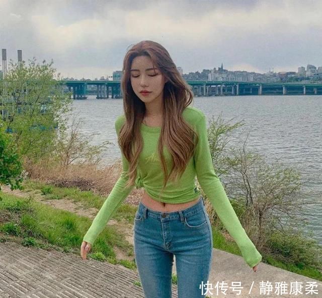 泰迪卷+仙女裙，漏耳短发+T恤，今夏这么搭时髦炸了洋气又减龄