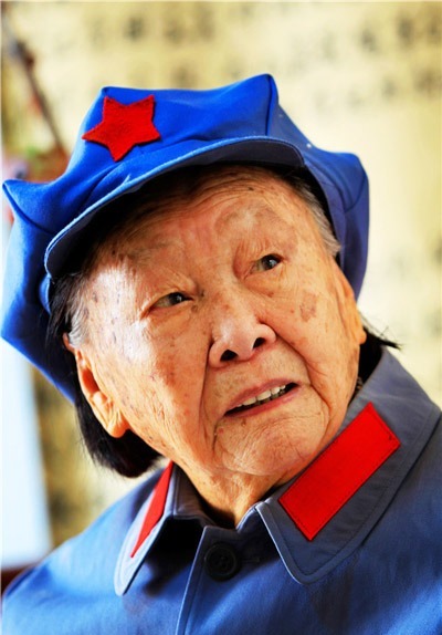 红军|泪别!107岁“九趾女红军”王定国去世,她曾唱着歌走完长征