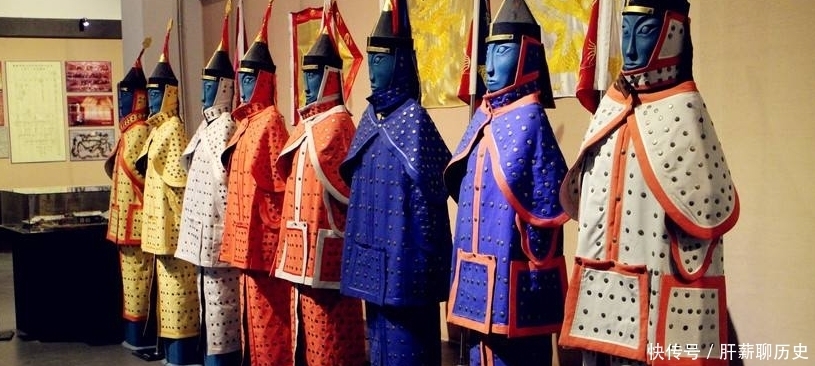 下跪|能够让和珅下跪磕头,地位非常高,金大烟袋到底是什么人?