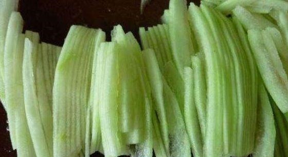 奶奶舍不得买菜用它包饺子,气得我直瞪眼,出锅后我吃的比谁都多