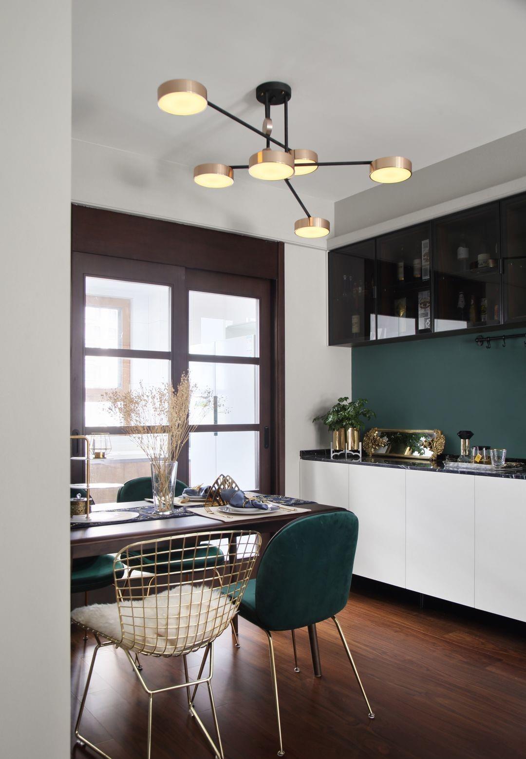 李文琦|146平的北欧新家，用墨绿色刻画空间，打造精致和时尚并存的新家