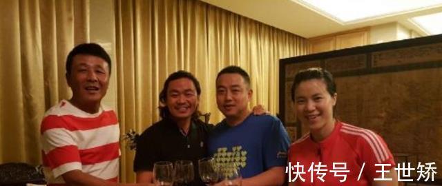 海南|这才是生活!王楠去海南别墅度假,富豪老公烟不离手,穿短裤就行
