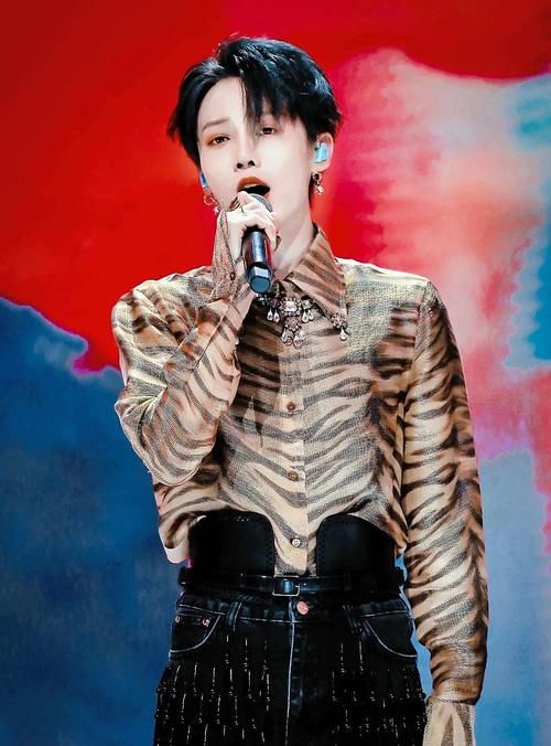 潘长江父女上蓝台春晚演小品，郭冬临猛灌汽水，煞费苦心却没笑点