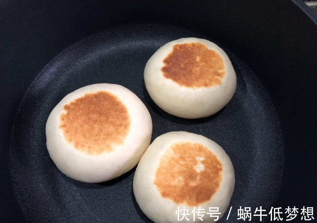 自制|自制美味酸奶蜜豆小面包，不用烤箱，一个平底锅就能搞定