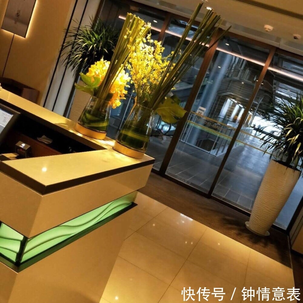 欧米茄手表有几种表带,都是需要保养的