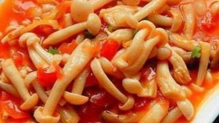 小番茄炒白玉菇,酸甜可口,鲜香爽滑,成本低却营养全面