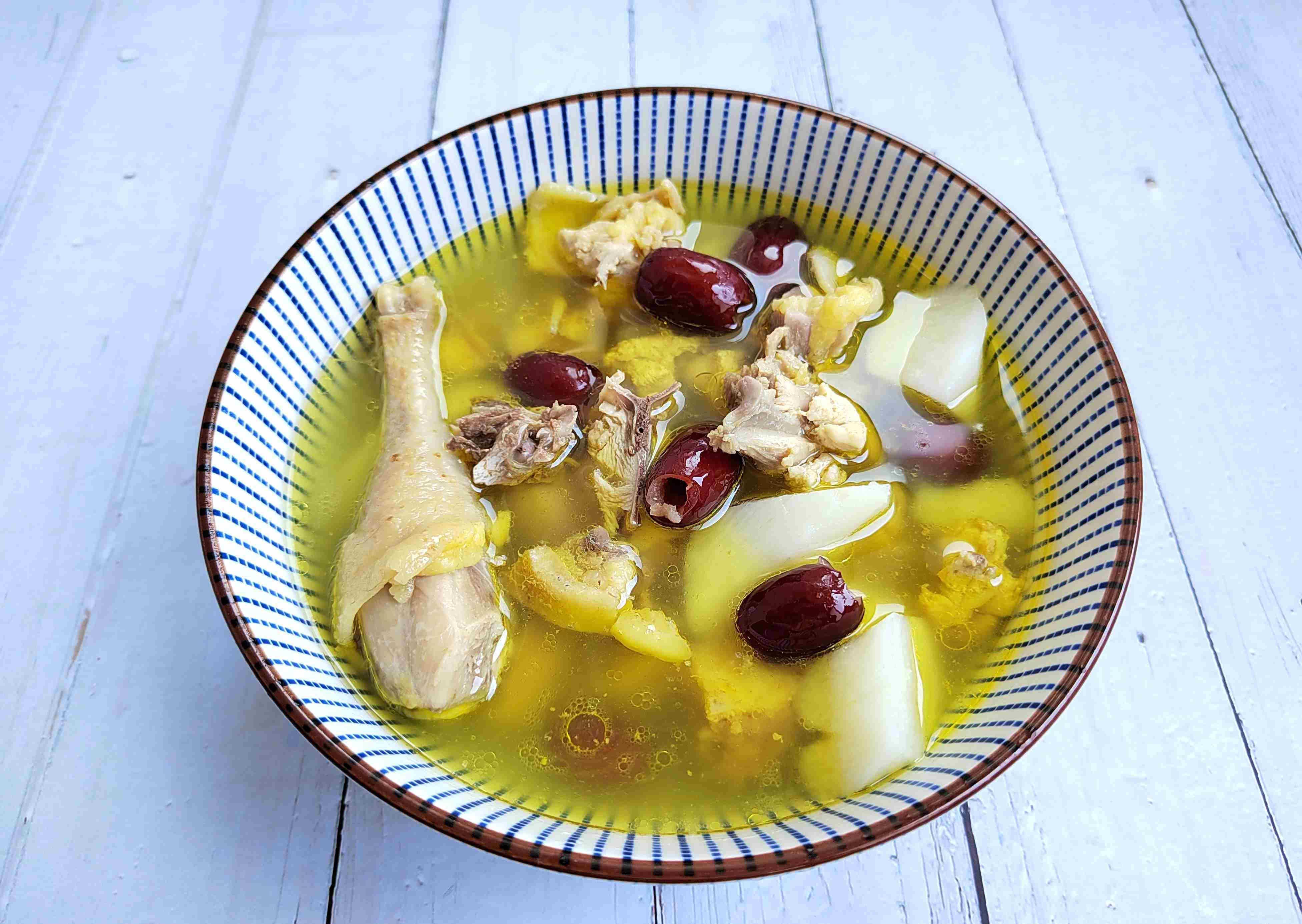 请公公婆婆吃饭，三小时做了5菜1汤，发朋友圈火了，网友：真抠门