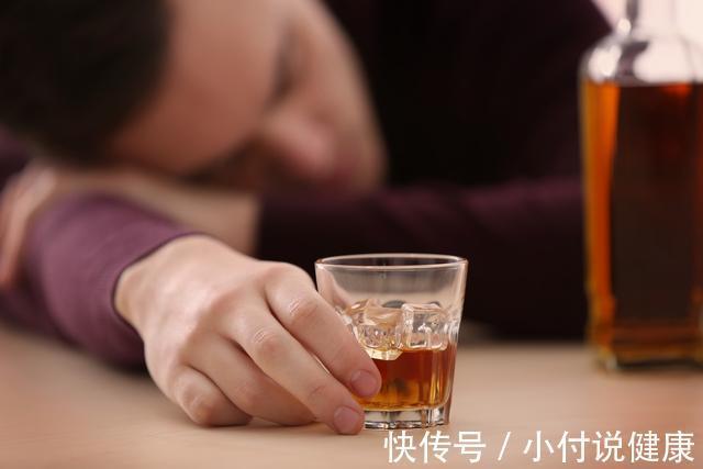 中老年人|肝硬化怎么来的?肝病医生:都是睡前这四个习惯害的