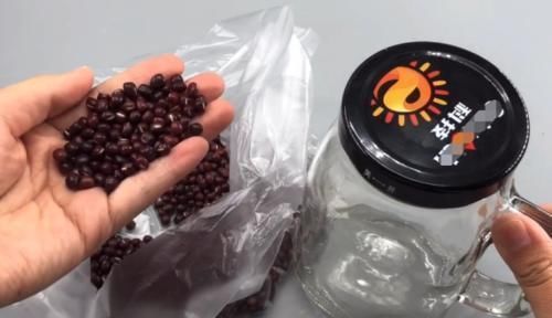 玻璃瓶|家里有这样的玻璃瓶可别扔,留下来男女人都需要,看完长知识