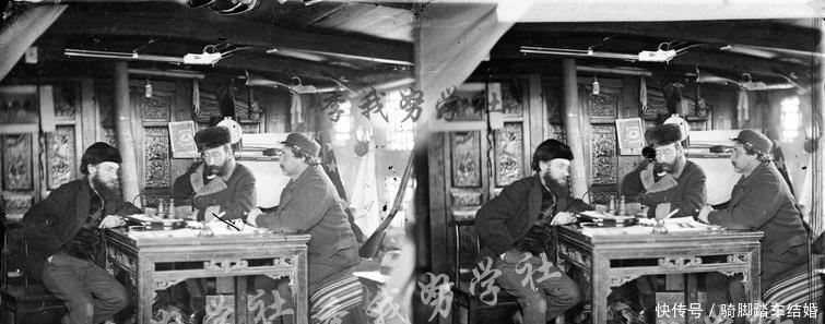 差距|晚清的阶层差距官员在椅上正襟危坐打更人靠在门上快睡着!