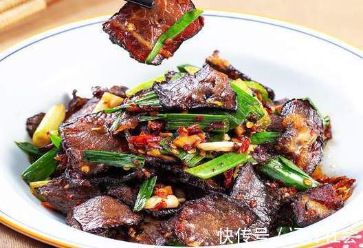 腌腊肉|腊肉别只会放盐，掌握腌腊肉的3个小窍门，腊肉鲜香入味不发霉