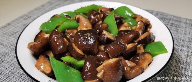 炒香菇时,不要直接就下锅,记住这一点,不放一点肉,味道比肉香