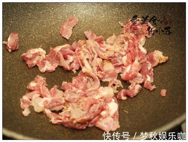 库存|榨菜炒肉片,用冰箱里的库存炒了个快手下饭的家常小菜