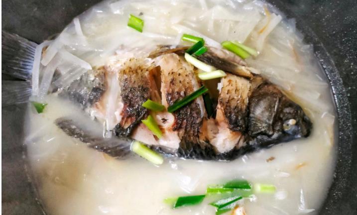 白萝卜|鲫鱼汤想要做的奶白无腥味,看我下面的做法,浓郁有营养