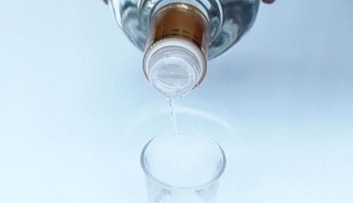 酒花|戒不了酒的人,买白酒时要留神!选错了酒,既浪费钱还伤身