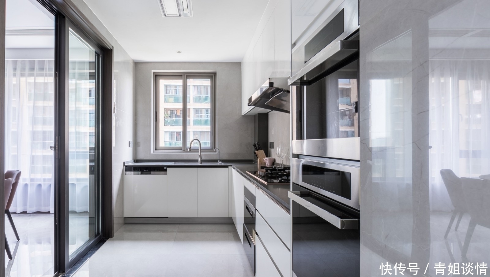 朱砂红|这才是我的理想之家,220㎡大平层设计,进门就被客厅吸引了