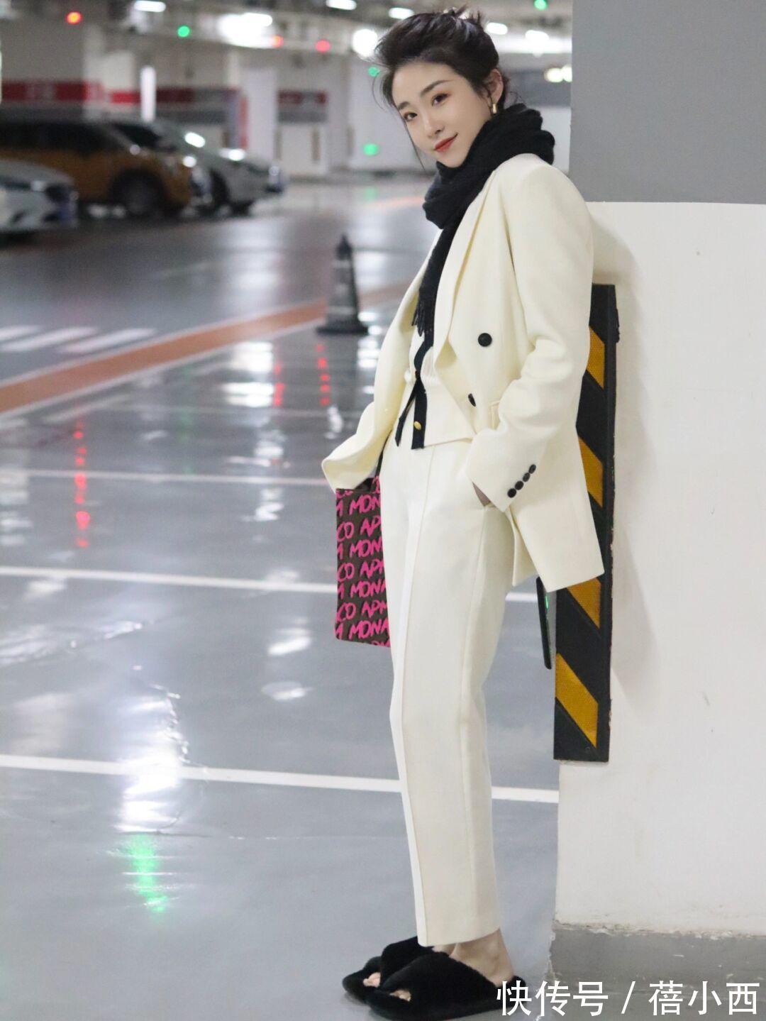 围巾 职场女性还是穿“西装”最高级,搭配裤子、半身裙,优雅又有范儿