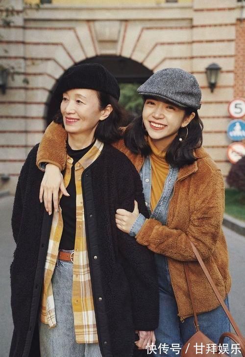 色系|女人过了40岁,少穿黑白灰!多穿这个“年轻色”,时髦显白超气质