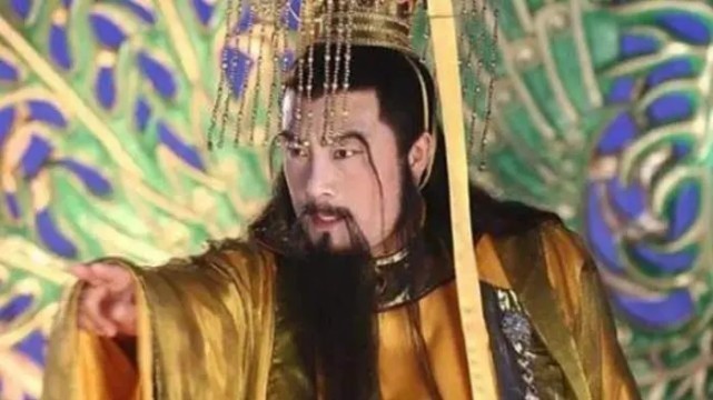 东皇钟@有四件仙帝级别的法宝,封神榜中出现一件,差点破了诛仙阵!