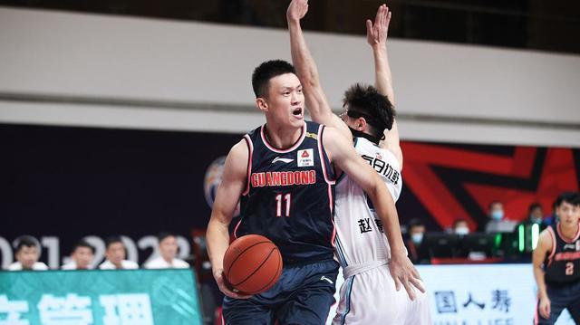 易建联|必须严惩苏伟禁赛易建联:10分钟再伤3人,姚明这回可不能姑息