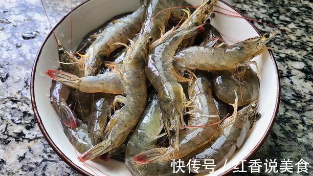 白灼虾别用水煮，老渔民教我一个做法，鲜香好吃，每次都吃光